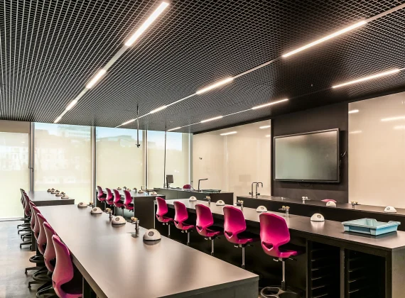 Educación 2 hunter_douglas-brighton-college-img3.webp